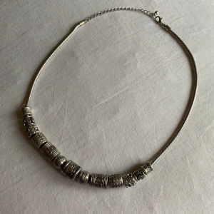 Halsband - Snygg halsband som är sparsamt badvänligt. 