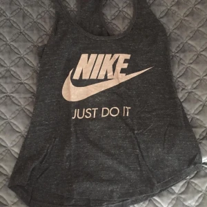 Nike - Nike Small för 50kr 