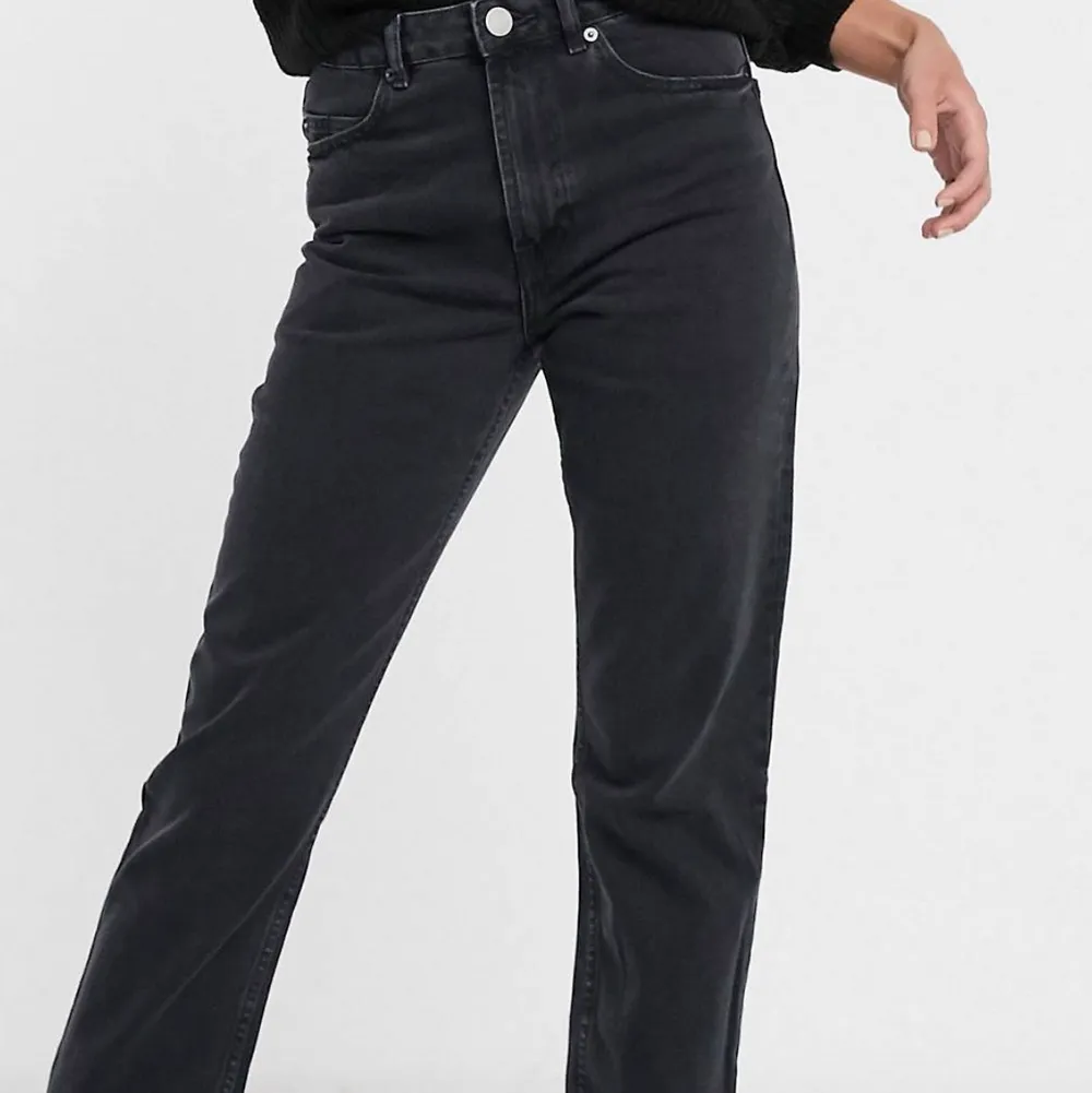 Säljer även dessa jeans då de inte passar. . Jeans & Byxor.