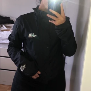 The North Face  - Helt ny fick den som present men va för liten 🥰🥺 original pris 1000 kr den är i bra skick 