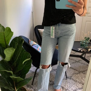 34 -90s highwaist jeans Lt blue destroy  - Säljer dessa populära slutsålda jeansen