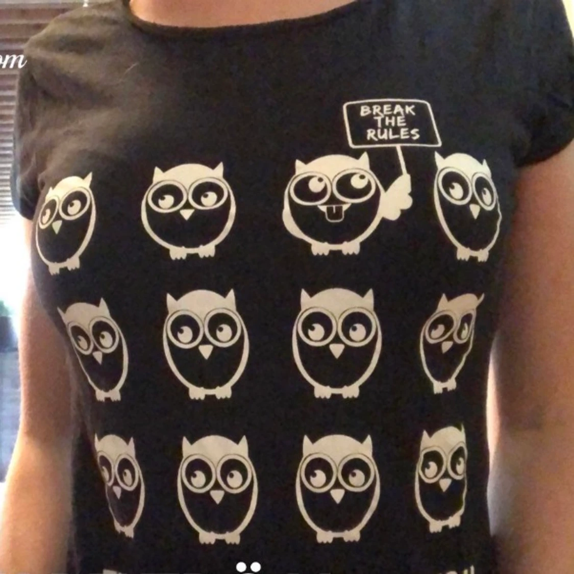 Svart tröja med ugglor
