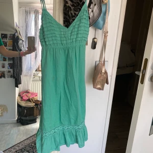 Söt grön klänning - Supersöt! Frakt: 66kr💞💞💞