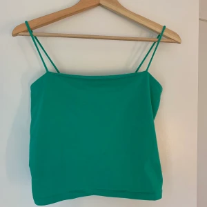 Linne - Klassiskt Gina Tricot Linne. Helt oanvänd och säljs för 30kr+63kr frakt. 