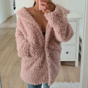 strl 34 - Från ginatricot i bra skick 😍