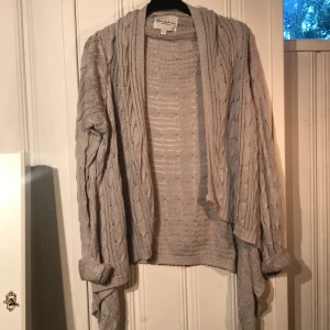 Kofta  - Mysig stickad kofta från Bondelid. Använd fåtal gånger. 150kr + frakt. 