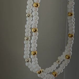 Pärlhalsband - Pärlhalsband, guld och silver🌙  - 65kr/st (inkl frakt)  Dm vid frågor och intresse🥰