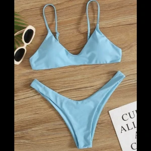 HELT NY ljusblå bikini från SHEIN💙 - Helt NY&OANVÄND LJUSBLÅ bikini från SHEIN💙 endast provad men den var för liten varav jag säljer. Storlek S. 🤩 köparen står för frakt💕