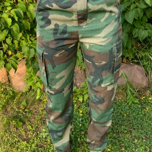 Militär byxor - Jätte morderna militärbyxor från dalande, använts endast ett fåtal ggr. Pris kan diskuteras och de är köpte på zalando