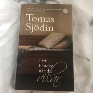 Bok med namnet ”det händer när du vilar” skriven av Tomas Sjödin. Otroligt bra bok.