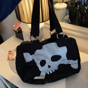 Döskalle väska  - Säljer denna söta väska, frakt: 44kr💞💞 hör av dig om du är intresserad 
