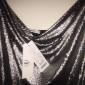 Ginatricot klänning - Helt ny och oanvänd. Strl S. Suuuperfin men har tyvärr inte kommit till användning. Frakt 25kr.