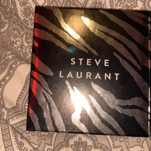 Smink - Aldrig använd pga använder inte ögonskugga men väldigt fin och skulle passa till en höstig eller bara en vanlig sminkning🥰 orginal pris är 450kr