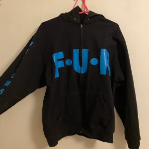 Hoodie  - Frakt: 88kr, hör av dig för intresse eller eventuella frågor💞💞