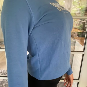 En blå gant tröja  - En fin blå gant tröja i bra skick, fin till hösten!! 