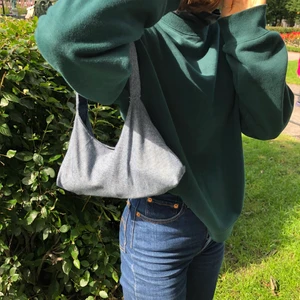 INTRESSEKOLL väska - -INTRESSEKOLL-Min kompis syr väskor och funderar på att börja sälja liknande väskor i önskat tyg🌸🌺🌷🥰  Gilla annonsen om du skulle vara intresserad!🤩