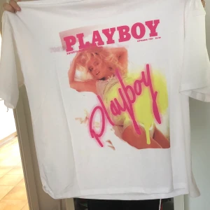 Playboy T-shirt  - Oanvänd playboy T-shirt ! Passar XS- XXL . Buda ❣️
