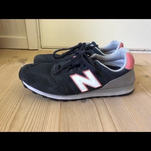 Sneakers från New Balance - Sneakers från New Balance✨ Välanvända men i gott skick Nypris 699kr✨ Strl 40