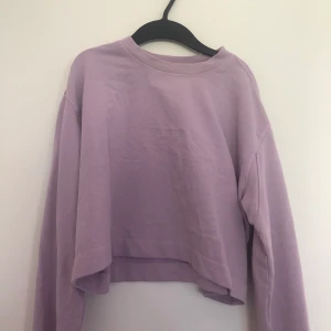 Lila Acne sweatshirt  - Supersnygg acne tröja, lite croppad