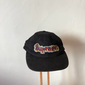 Supreme Snapback - En favvis! Köpt i butiken i NY. Gott skick.