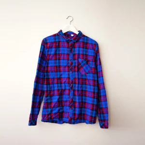  - Skjorta från HM.  I bra skick.