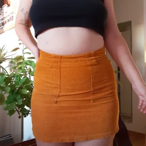 🦁🌼Gul kjol Cubus - Världens finaste kjol från Cubus som tyvärr är för liten för mig. Senapsgul manchestertyg 😍 kan mötas i Malmö eller skickas mot frakt 😊