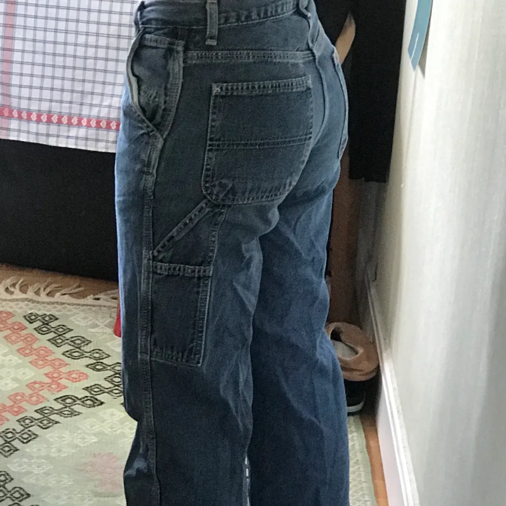 Jeans ifrån GAP. Jag är 163 cm och dom sitter bra på mig i längden. Säljer för använder inte 🌺🔆💜. Jeans & Byxor.