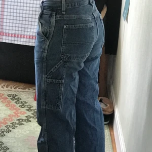 Blåa jeans - Jeans ifrån GAP. Jag är 163 cm och dom sitter bra på mig i längden. Säljer för använder inte 🌺🔆💜