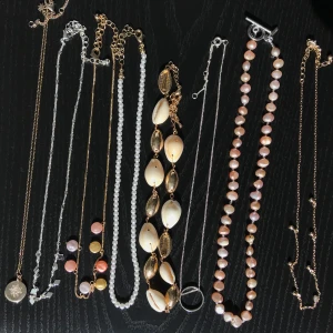 SUPERFINA HALSBAND - helt oanvända och nya halsband som aldrig kommit till användning, 40kr + 11kr frakt😍