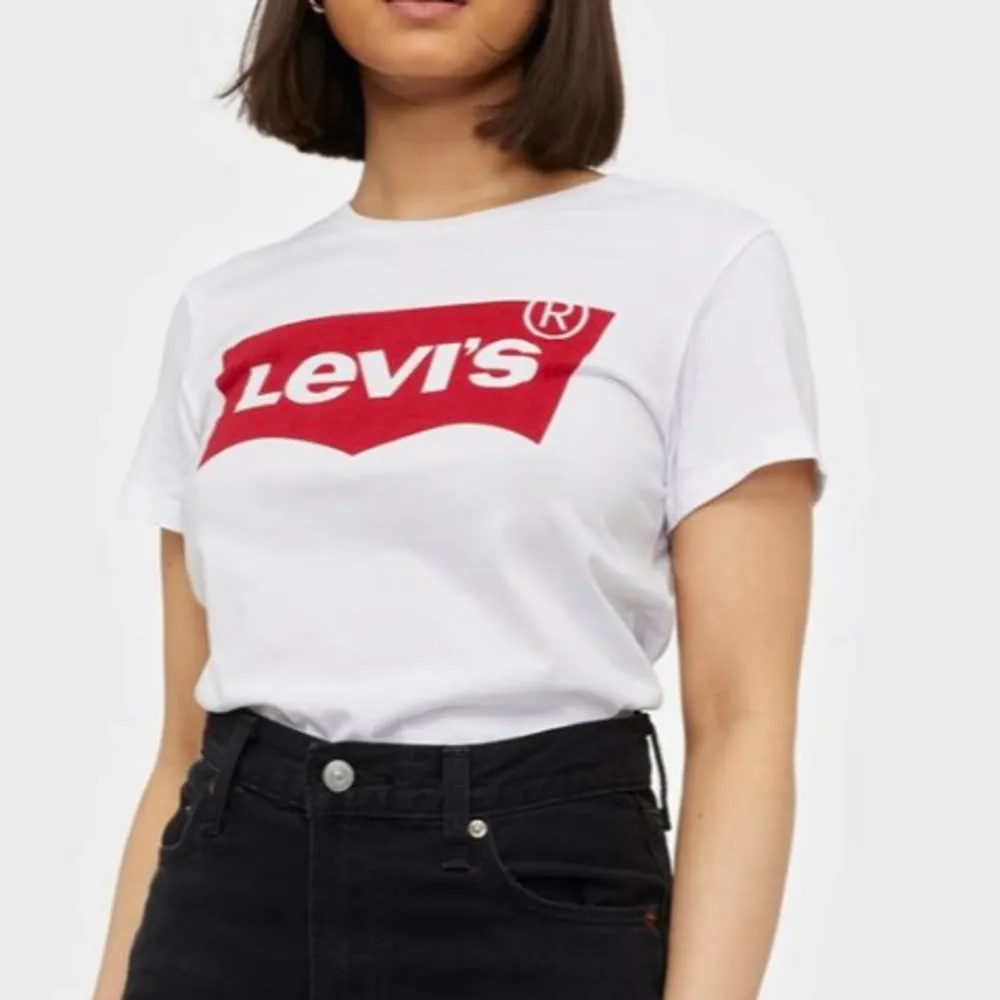 🤍❤️Endast testad äkta Levi’s Tee, för liten för mig:(. T-shirts.