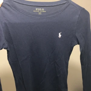 Topp - Polo tröja i barnstorlek 6. Frakt 49kr ❤️