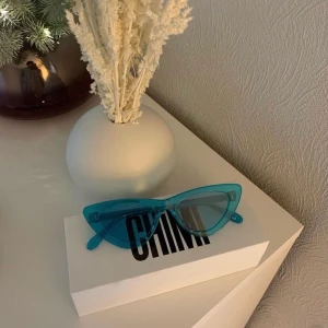 Chimi glajjor  - Säljer mina chimi eyewear glasögonen! I färgen #aqua säljer för 200kr! Skit coola och gör outfiten så mycket! 