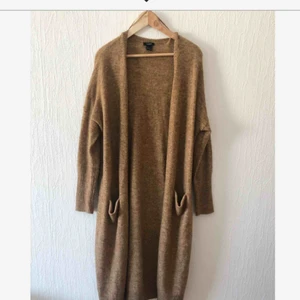  - Brun lång kofta från Lindex. 