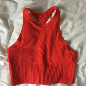  - Vadderad yogatop från HM, aldrig använd pga fel storlek❣️🌹