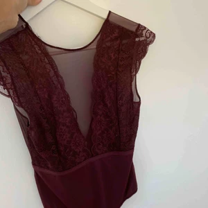  - Vinröd/lila body från vero Moda