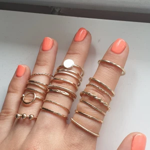  - Guld ringar 6 kr/st Alla för 100 Frakt på 7kr tillkommer ENDAST TVÅ RINGAR KVAR!