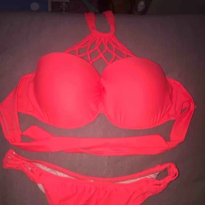  - En rosa oanvänd bikini! Bara överdelen som säljs 
