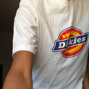 t-shirt från dickies 🏄🏾‍♀️🏄🏾‍♂️🏄🏾‍♀️ säljer pga aldrig använd 🤝  