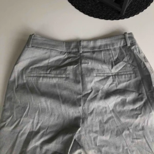  - Supersnygga kostymbyxor i storlek 36, sitter perfekt i längd på mig som är 170  Frakt tillkommer