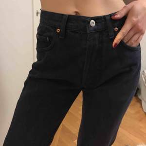 Mörkblå jeans från Levi’s, modell 501, Storlek W29 L34  FRAKT: 90kr