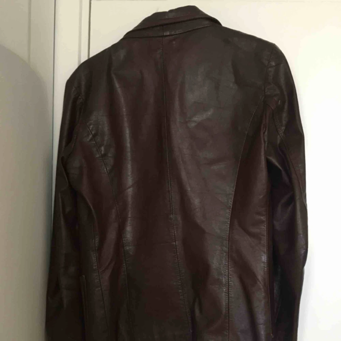 Röd skinn-kavaj - 90