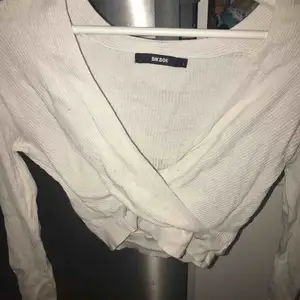 Snygg offwhite topp från bik bok, magtröja 