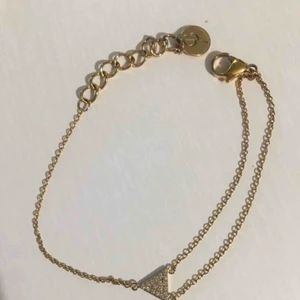  - Armband från Edblad. Använt 1 gång.  Nypris: 349kr Jag tar swish Fraktar, men köparen står för frakten!