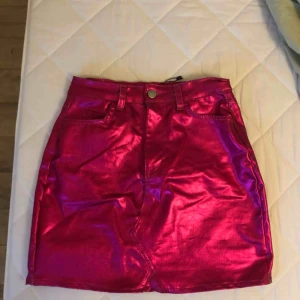  - Säljer denna rosa kjolen , strlk 36 (hör av er för intresse)💓🦋💞