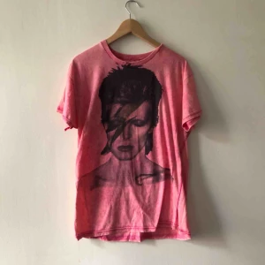  - David Bowie. Kan hämtas i Uppsala eller skickas mot fraktkostnad 