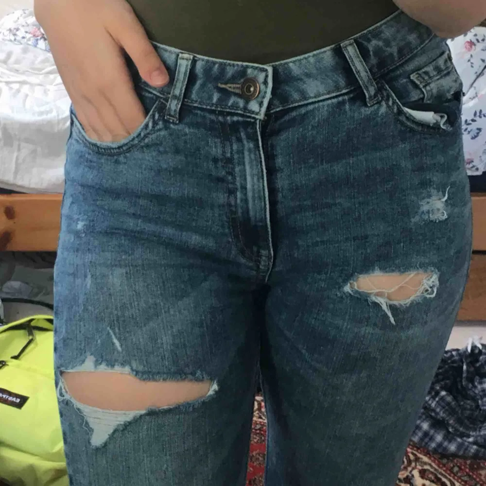 Oof så fina jeans. Använda men bra skick!säljer pga för små. Jeans & Byxor.