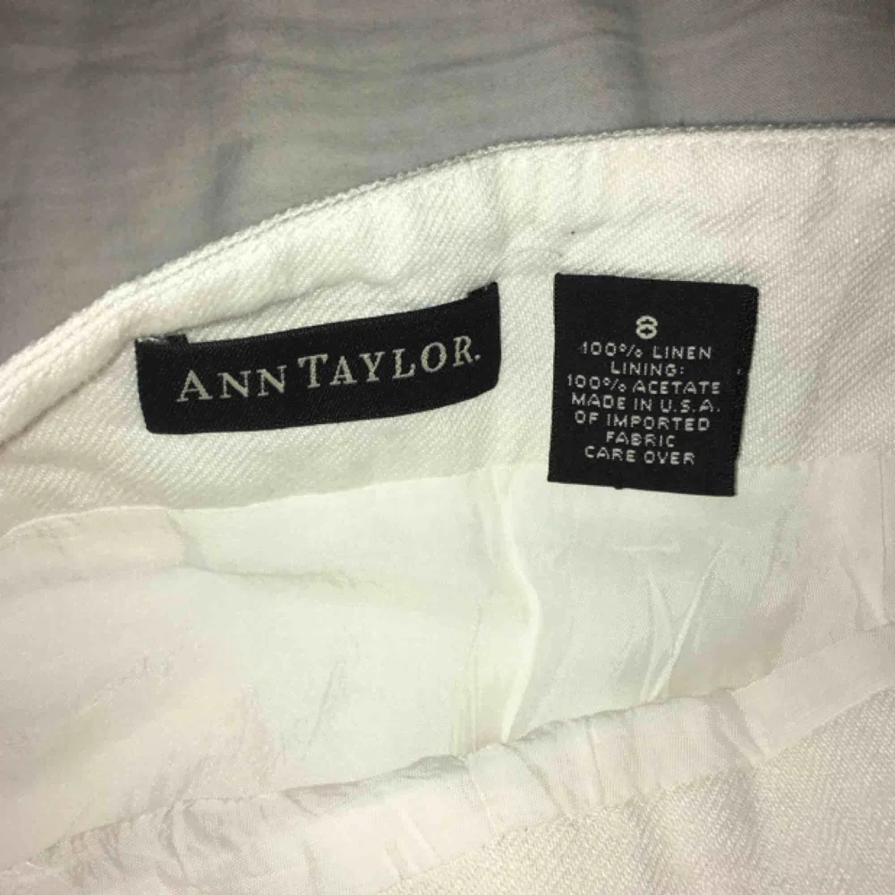 En fin Ann Taylor omlottkjol jag aldrig fått användning för, så den behöver ett nytt hem! Möts upp i Stockholm eller skickar mot fraktkostnad 💕 har ni frågor är det bara skriva!. Kjolar.