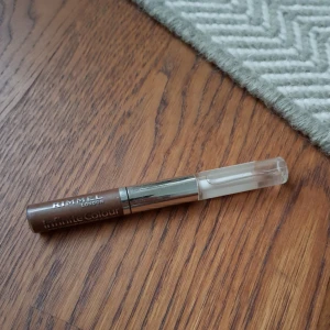  - Läppglans från Rimmel, använd 2 ggr. Guldig brun/glansig färger. Frakt betalas av köparen eller så kan vi träffas vid centralen eller täby 