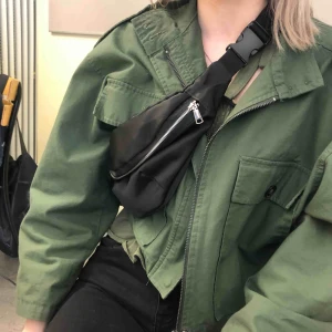  - Svart fanny pack från HM, köparen står för frakten⚡️