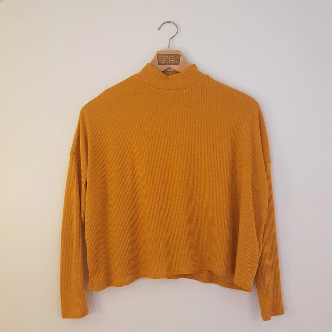 Senapsgul croppad polotröja, stl S